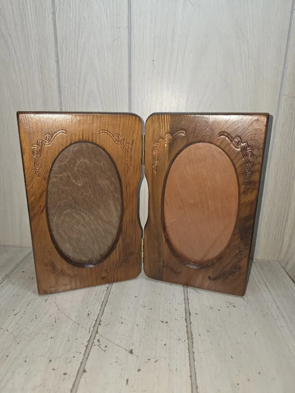 Vintage 70s Carved Wood Dual Bi-Fold Picture Frame Double Oval Window 5x7